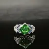 Anel Quadrado Gelo Flor Cortado Diamante de Alto Carbono S925 Clássico Luxo Leve Feminino Moda Commuting Micro-incrustado Anel Uso Diário