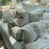 Juego de ropa de cama de cuatro piezas de algodón 100% clase A para dormir sin ropa, funda de edredón de algodón puro con estampado de dibujos animados fresco y lindo estilo ins, juego de tres piezas para dormitorios de estudiantes