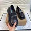 Zapatos de Cuero con Suela Gruesa, Tacón Grueso y Boca Baja, Mocasines Mary Jane de Plataforma Versátiles sin Cordones para Mujer, Colección Primavera 2026