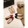 A5028-2 Primavera 2026 Novo Estilo Laço Francês Couro Patente Raso Sapatilhas Slip-On Bico Quadrado