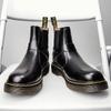 Botas Martin de couro macio estilo britânico outono 2022 Botas curtas de moda de cano alto para casal Bico redondo Botas de tamanho grande para motocicleta