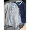 Cardigan jaqueta de tricô cinza chic estilo coreano outonal, macio e aconchegante, com blocos de cor, falso duas peças para mulheres
