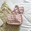 Bolso de hombro simple de moda para mujer principios de primavera 2024 Nuevo bolso tote retro personalizado bolso bandolera casual para el día a día