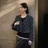 Chaqueta Corta de Cuello en V con Diseño Sencillo para el Trayecto Diario, 26 Novedad de Otoño, Elegante y Versátil, Chaqueta de Manga Larga Tejida Inspirada en Chanel