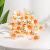 Ramo artificial de flores pequeñas de manzanilla y margarita para decoración de mesa de sala de estar. Fabricante mayorista de flores de plástico.
