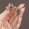 Broche de borla de abeja para mujer, exquisito broche de suéter para traje de alta gama, accesorios de diseño, nicho de lujo, elegante ramillete