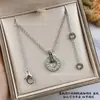Nuevo Collar Redondo de Moneda de Gama Alta con Nácar de Doble Cara, Moneda Gruesa de Cobre Chapada en Oro de 18K, Incrustación Completa de Diamantes CNC, Cadena Versátil para Clavícula de Lujo Ligero