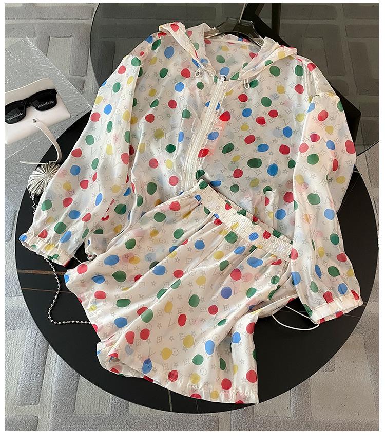 跨境淘货源分销2024春夏秋季新款街头潮流减龄小个子爆款欧货网红款运动防晒服外套休闲运动气质休闲时尚流行新款春夏秋装春夏秋装女装时尚防晒服外套女装春夏秋季防晒服外套女防晒服外套女女士运动服女装防晒服外套卫衣防晒服外套休闲防晒服外套春夏秋季防晒服外套女装时尚防晒服外套盐系休闲防晒服外套女装2024百搭设计感小众洋气欧货阿里国际站跨境采购Cross-border, shopping source, distribution,2024 spring/summer/fall, new, street trends, age reduction, small, explosive, European goods, net red, sports sun-protective clothing coats, leisure sports, temperament leisure, fashion, new spring/summer/fall clothing, spring/summer/fall clothing for women, fashion sun-protective clothing coats, women's spring/summer/fall, sun-protective clothing for women, sun-protective clothing for women, women's sportswear, Casual sun-protective clothing, fashion sun-protective clothing, salt, 2024, all-match, design sense, niche, foreign, European goods, Ali International Station, cross-border procurement