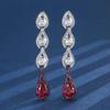 Otoño e invierno nueva joyería Zhuang Shengsheng cobre chapado en oro simulación corindón rojo cristal azul separación de color oro negro arete piedra 6*9