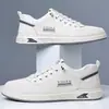Sapatos casuais masculinos de outono, respiráveis e versáteis, sem cadarço, tênis brancos de sola macia, sapatos casuais masculinos da moda