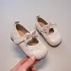Zapatos de Cuero Lindos con Lazo Estilo Coreano para Niñas 2026 Primavera/Otoño Nuevos para Bebé Slip-on con Cordones Versátiles Zapatos Pequeños de Cuero