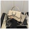 Padrão de lichia elegante com texto estilo ocidental fivela de lua bolsa quadrada pequena personalizada 2024 nova bolsa de ombro transversal simples da moda
