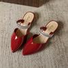 2025 Novos Chinelos de Bico Fino Estilo Francês para Mulheres Verão Uso Externo Sapatos Solos Sandálias Rasteirinhas Brilhantes e Fashion para Mulheres