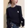 Camiseta de manga larga acanalada de algodón puro para mujer, nueva moda 2026, top base versátil y simple en color azul marino para otoño