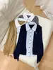 Ropa de Mujer Shenzhen Nanyou: Suéter de Punto Trenzado Falso Dos Piezas con Cuello de Camisa para Mujer, Estilo Universitario de Principios de Otoño, Largo Corto, Top de Manga Larga con Retazos