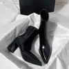 Botas de Couro Outono e Inverno Versátil Temperamento Zíper Traseiro Emagrecedor Bico Apontado Salto Alto Botas de Cano Curto Femininas 2026 Nova Moda Salto Grosso