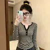 Camiseta de manga larga a rayas con bloques de color estilo boyfriend callejero americano para mujer, diseño de botones estilo coreano para primavera/otoño, top básico ajustado