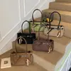 Bolso Tote Vintage Versátil Exquisito para Mujer Otoño 2026 Nuevo de Moda Gran Capacidad Gamuza Simple Bolso de Hombro/Axila