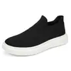 Zapatillas deportivas ligeras y transpirables para hombre, con suela gruesa y calcetines negros, para correr y descansar.