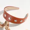 Moda Europea y Americana Elegante Diadema de Cuero de Ala Ancha Estilo Punk Moda de Corte Metálico Accesorios Versátiles para el Cabello para Mujeres al Salir