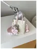 Bolsas de mano pequeñas de alta gama populares este año para mujer, nuevos bolsos cruzados elegantes 2026, bolsos tipo cubo casuales de estilo coreano
