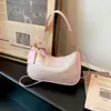 Bolso de axila retro simple para mujer, nuevo modelo 2026, bolso de mano de un solo hombro con sensación de alta gama, bolso de axila con cadena, versátil para el trabajo