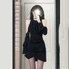 Vestido Negro de Manga Larga Irregular, Estilo Pura Tentación, Hombros Descubiertos, Cuello Halter, Fruncido, Cintura Ceñida, Ajustado, Femenino, Otoño Temprano