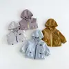 Chaqueta de marca para niño 2026 nuevo estilo otoño, abrigo con capucha de bloques de color para bebé niño, top infantil zqw6430