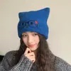 Novo chapéu de tricô bordado com orelhas de gato fofas para mulheres 2026, quente para outono e inverno, versátil e elegante, com proteção para as orelhas