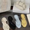 Chinelos de Verão 2026 Novo Estilo com Salto Grosso, Sandálias de Dedo Versáteis Simples e Fashion para o Verão