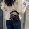 Bolso de verano nuevo y elegante con cadena de lentejuelas, ultratrendy y exquisito, diseño de nicho 2026, bolso de hombro versátil para llevar bajo el brazo
