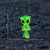 Nuevo producto transfronterizo: Figuritas de alienígenas que brillan en la oscuridad, decoraciones de paisajismo de jardín DIY, adornos colgantes y figuritas en miniatura para escritorio