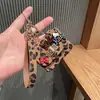Nova Bolsa para Fones de Ouvido Pingente Cabeça de Gato Estampa Leopardo Retrô Pingente de Chaveiro de Carro Doce e Descolado Capa Protetora para Fones de Ouvido
