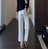 Calça Mágica Emagrecedora! Jeans Branco Super Confortável e Versátil de Cintura Alta, Corte Slim Fit Reto com Barra Larga para Mulheres, Tamanho 26, Primavera/Verão
