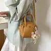 Bolso de hombro lindo y moderno de nicho estilo coreano, nuevo bolso pequeño cuadrado cruzado de verano 2026, bolso de mano elegante para el trabajo