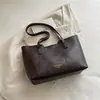 Bolsa Casual de Cor Contrastante Grande Capacidade para Mulheres 2026 Nova Coleção Primavera/Verão Bolsa de Ombro Textura de Alta Qualidade Bolsa Tote Estilo Executivo