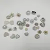 Directo del fabricante: Accesorios de joyería de aleación en forma de corazón con incrustaciones de diamantes Xili Mimi, incluyendo botones decorativos con base