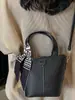 Bolsa Clássica Simples de Aparência Sofisticada Feminina 2025 Verão Nova Moda Nicho Casual Transversal Bolsa Balde