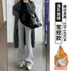 Pantalones deportivos grises para mujer para otoño e invierno, forrados de polar, nuevo modelo 2026, de cintura alta, corte ajustado, ligeramente acampanados para mujeres petite