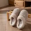 Pantuflas de algodón con suela gruesa para mujer, nuevo estilo otoño/invierno 2026, para uso en interiores en casa, antideslizantes, forradas de felpa para abrigar, de peluche y adecuadas para parejas