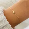 Moda Femenina Europea y Americana Nueva Elegante Pulsera de 26 Letras Estilo ins Simple Nicho Lujo Accesible Oro Joyería de Mano Elegante