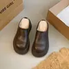 Zapatos de mujer tipo babucha cerrada de suela gruesa, nuevo estilo otoño/invierno 2026, pantuflas de algodón con plataforma retro para usar en exteriores, pantuflas cómodas para mujer
