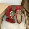 Sapatos de Salto Grosso Estilo Francês Retrô Vermelhos Aumentadores de Altura com Bico Baixo para Mulheres, Novo Modelo Outono 2026, Sapatos Mary Jane Versáteis que Combinam Bem com Saias
