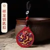 Colgante Explosión de Cinabrio Collar con Año de Nacimiento Arena Roja Dragón Pintado Marca Colgante del Zodiaco Llavero para Hombres y Mujeres