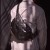 Nova Bolsa Tiracolo Peitoral Masculina de Couro Macio com Pregas Escovadas, Zíper Casual, Couro de Vaca Jovem, Bolsa de Ombro Fashion
