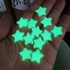 Colgante de Estrella de Cinco Puntas de Piedra Luminosa Piedra Fluorescente Brillante de Colores Accesorios de Cuentas Pequeñas de Estrella Cadena para Teléfono Accesorios para Collar Pulsera