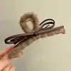 Pinza para el pelo con textura estilo coreano, superficie AB, color azul mezclilla, etiqueta de tela con lazo, accesorio para el cabello 2025, nuevo, dulce y genial, pinza de tiburón