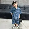 Conjunto Jeans Cool e Estiloso para Meninos, Roupa de Verão Tendência para Bebês com Camisa e Shorts, Roupas Infantis Estilo Street, Conjunto de Verão Cool e Bonito para Meninos