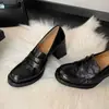 Mocassins Femininos Couro de Vaca Super Macio Estilo Retrô Francês Bico Redondo Salto Grosso Estilo Britânico Slip-on Sapatos Pequenos de Couro Sapatos Femininos de Salto Alto