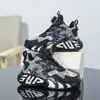 Zapatos deportivos para niños de 6 a 12 años primavera resistentes al desgaste nuevo botón infantiles antideslizantes transpirables de cuero para baloncesto para hombre ligeros